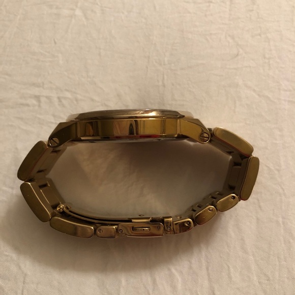 Michael Kors Gold Tortoise Watch - Picture 4 of 6